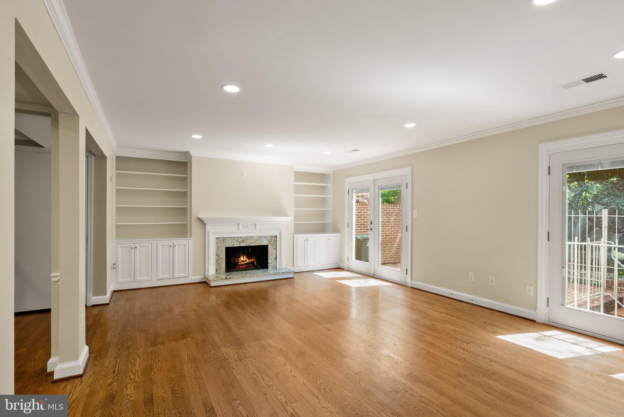 2345 S ROLFE STREET S