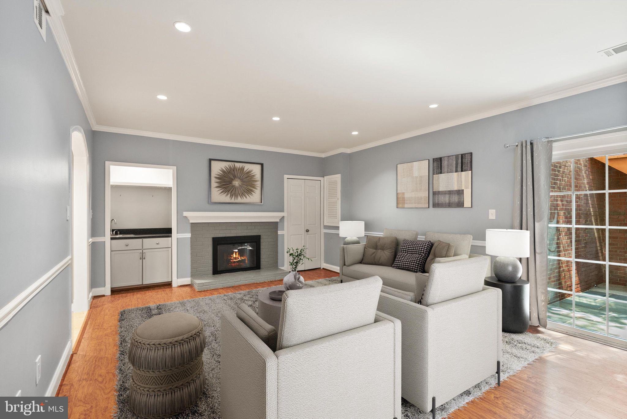 2345 S ROLFE STREET S