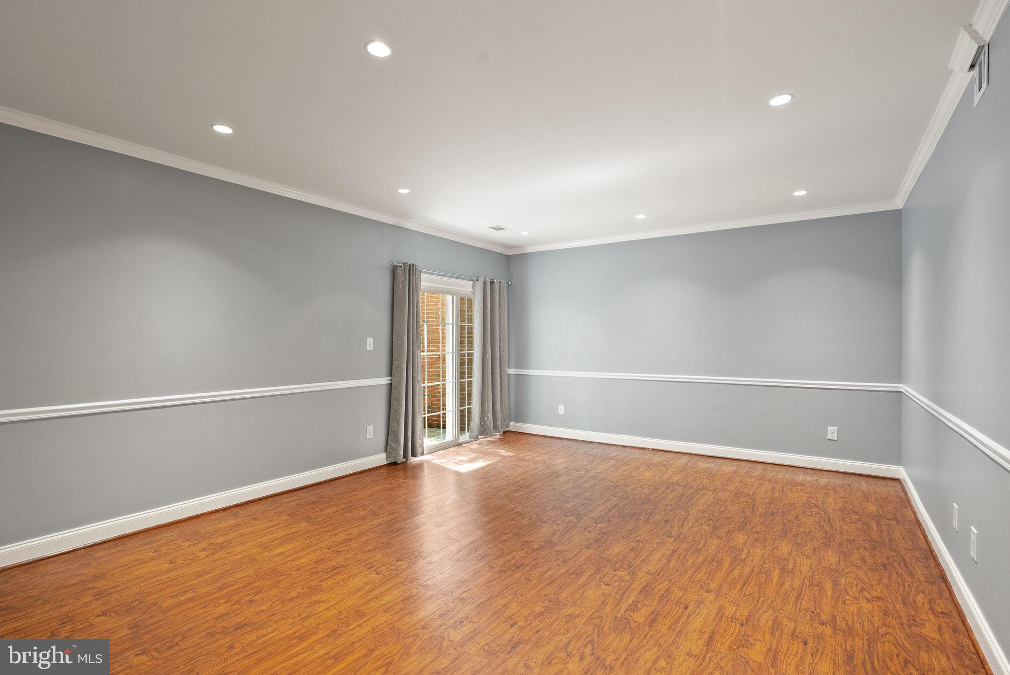 2345 S ROLFE STREET S