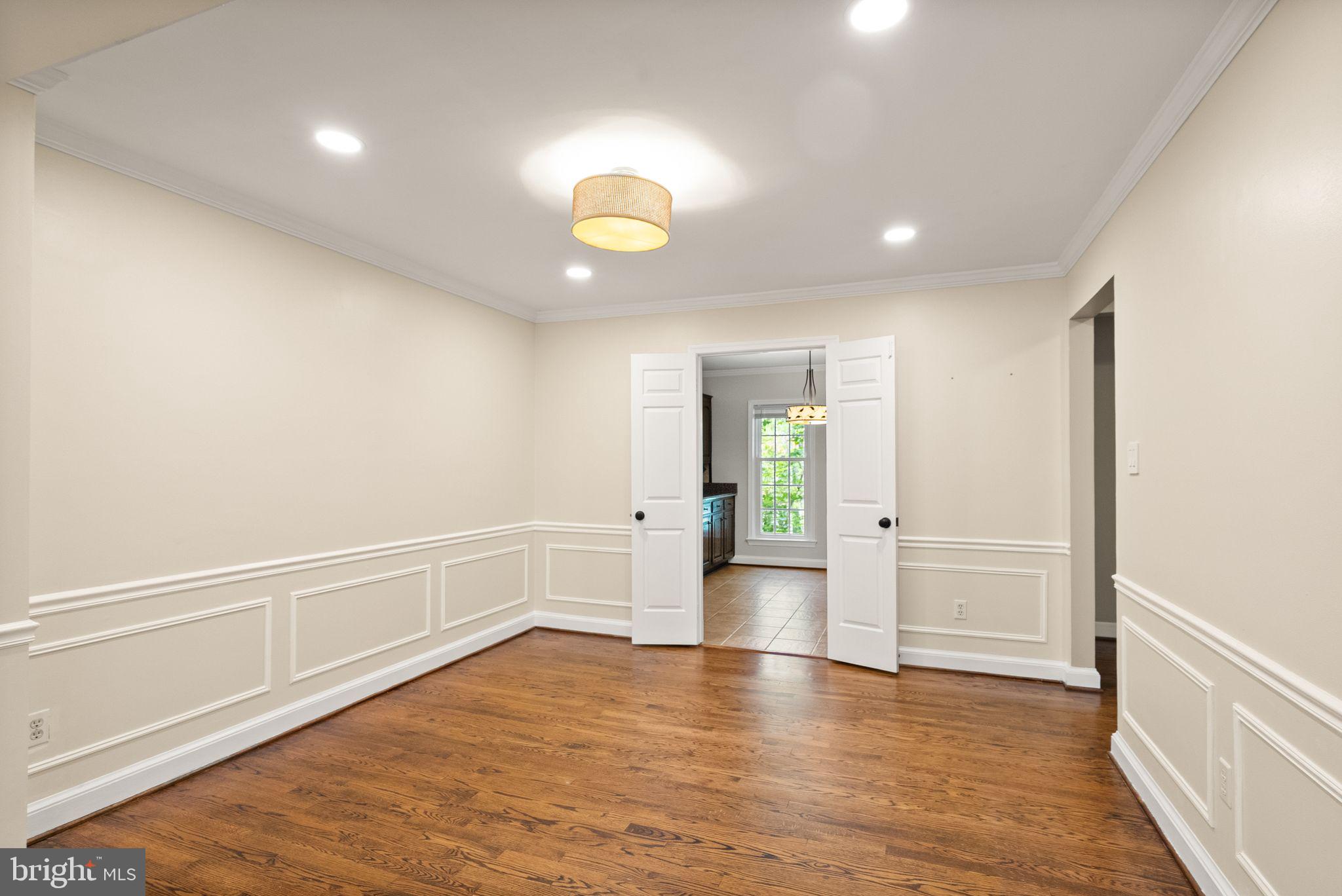 2345 S ROLFE STREET S