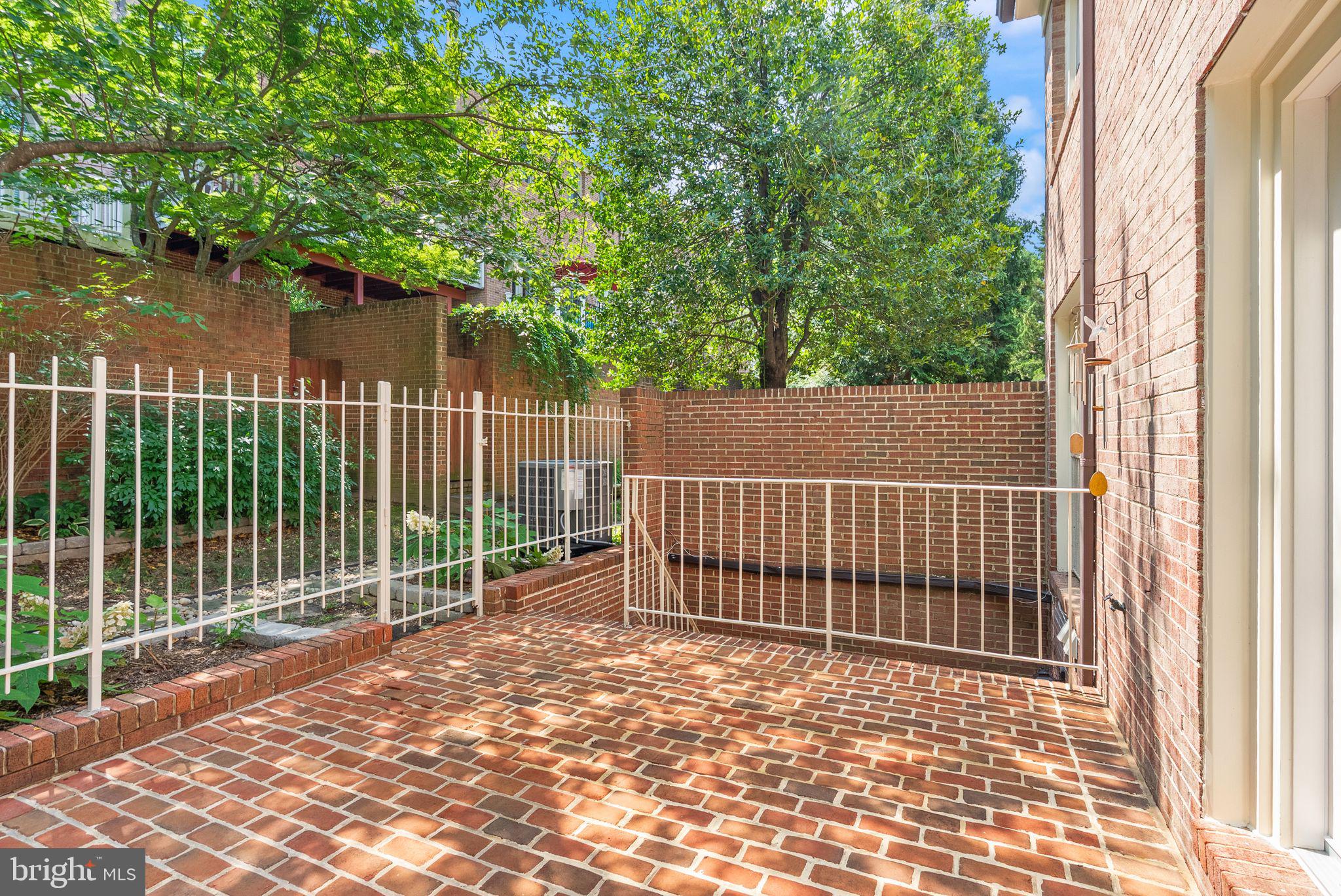 2345 S ROLFE STREET S