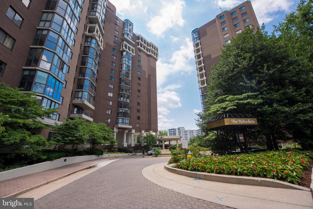 1600 N OAK STREET 1702