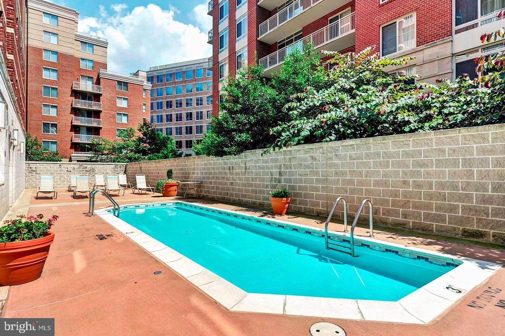 880 N POLLARD STREET 1002