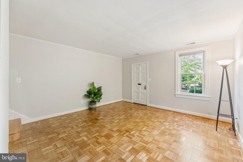 1501 S EDGEWOOD STREET S 565
