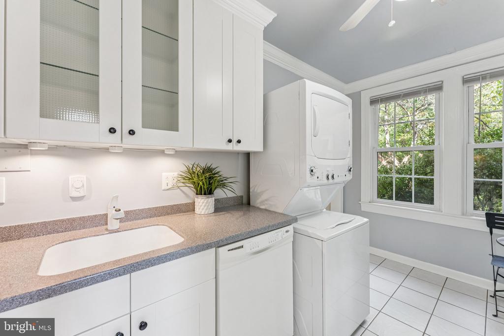 1501 S EDGEWOOD STREET S 565