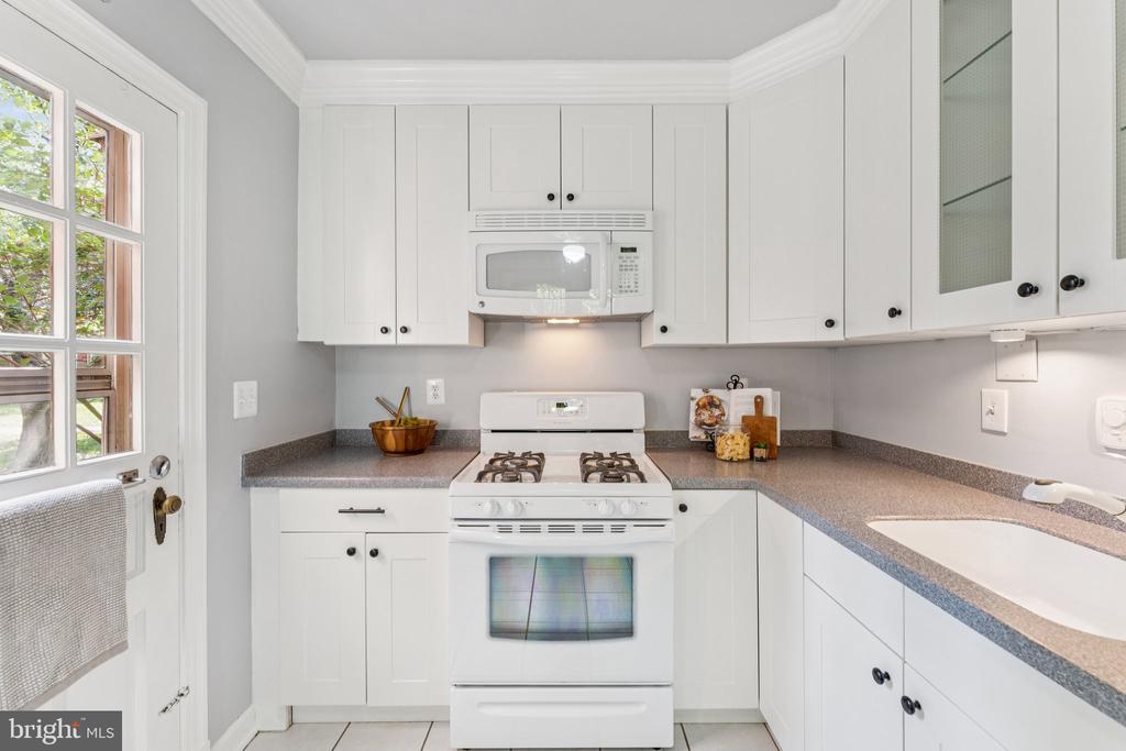 1501 S EDGEWOOD STREET S 565