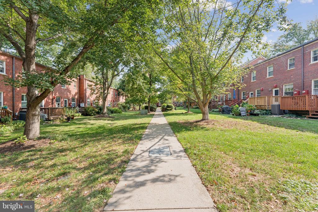 1501 S EDGEWOOD STREET S 565