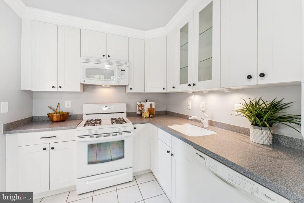 1501 S EDGEWOOD STREET S 565