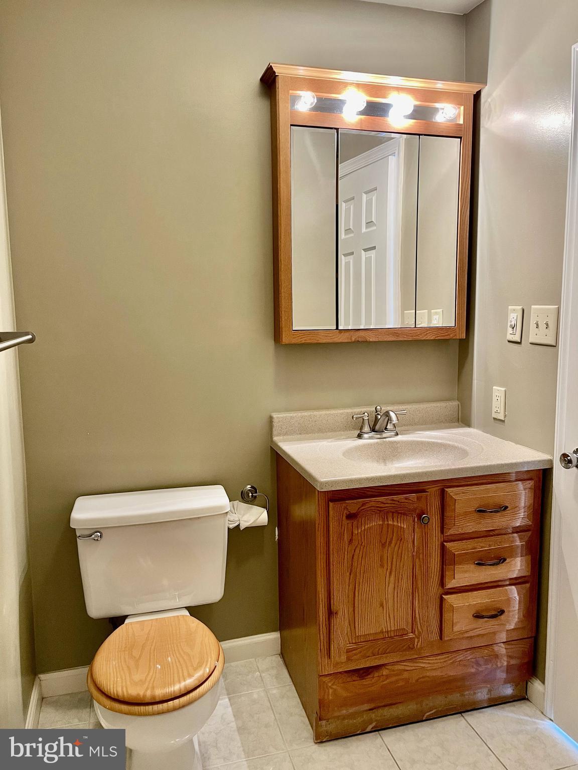 1190 N VERMONT STREET