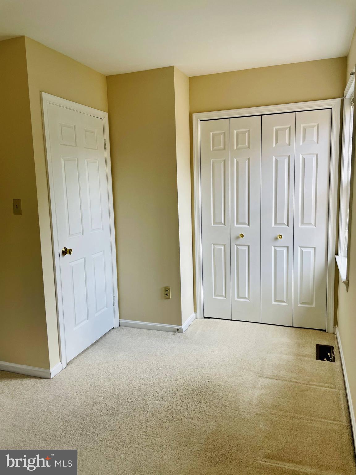 1190 N VERMONT STREET