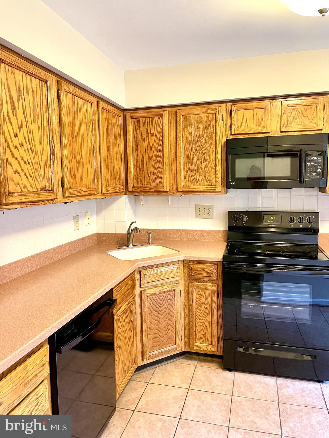 1190 N VERMONT STREET