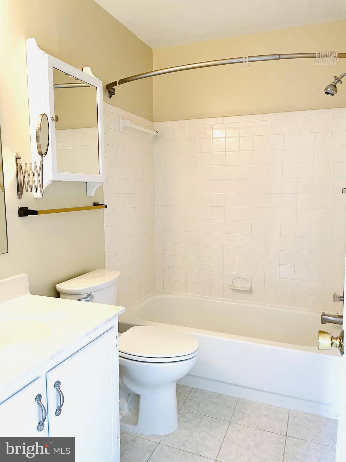 1190 N VERMONT STREET