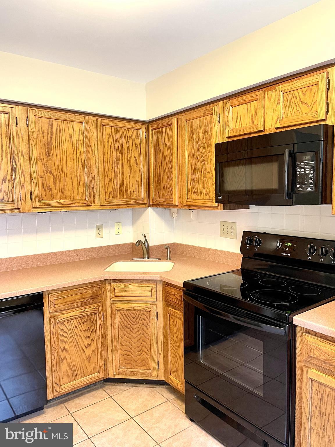 1190 N VERMONT STREET