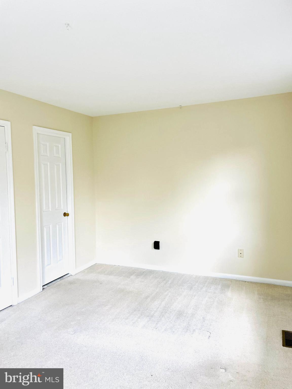 1190 N VERMONT STREET