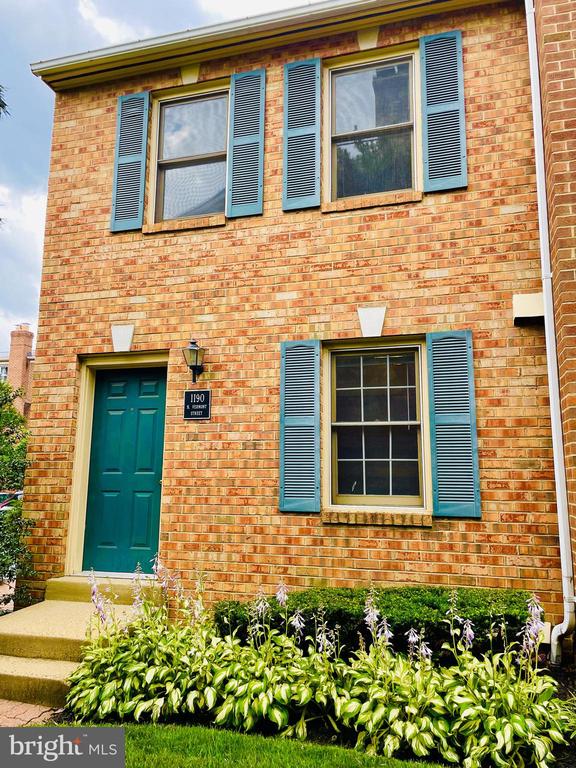 1190 N VERMONT STREET