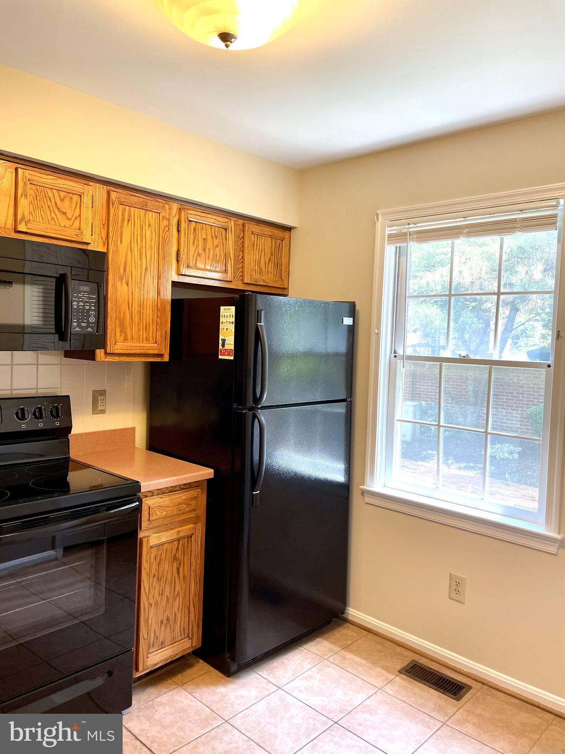 1190 N VERMONT STREET