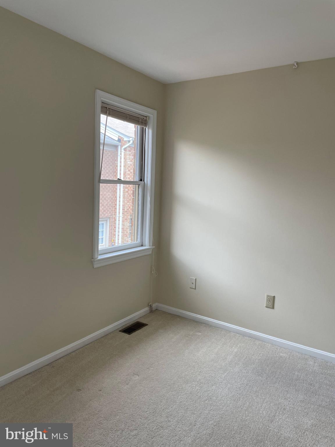 1190 N VERMONT STREET