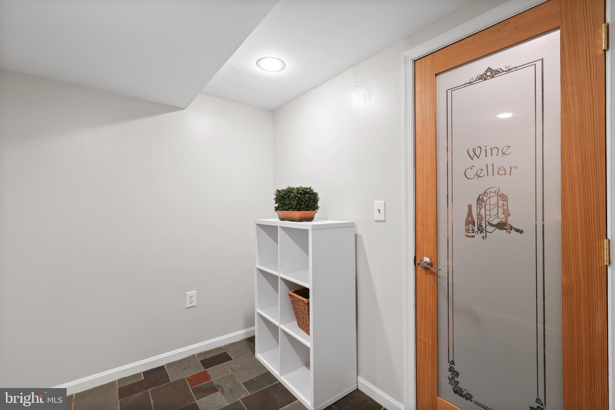 1233 S OAKCREST ROAD