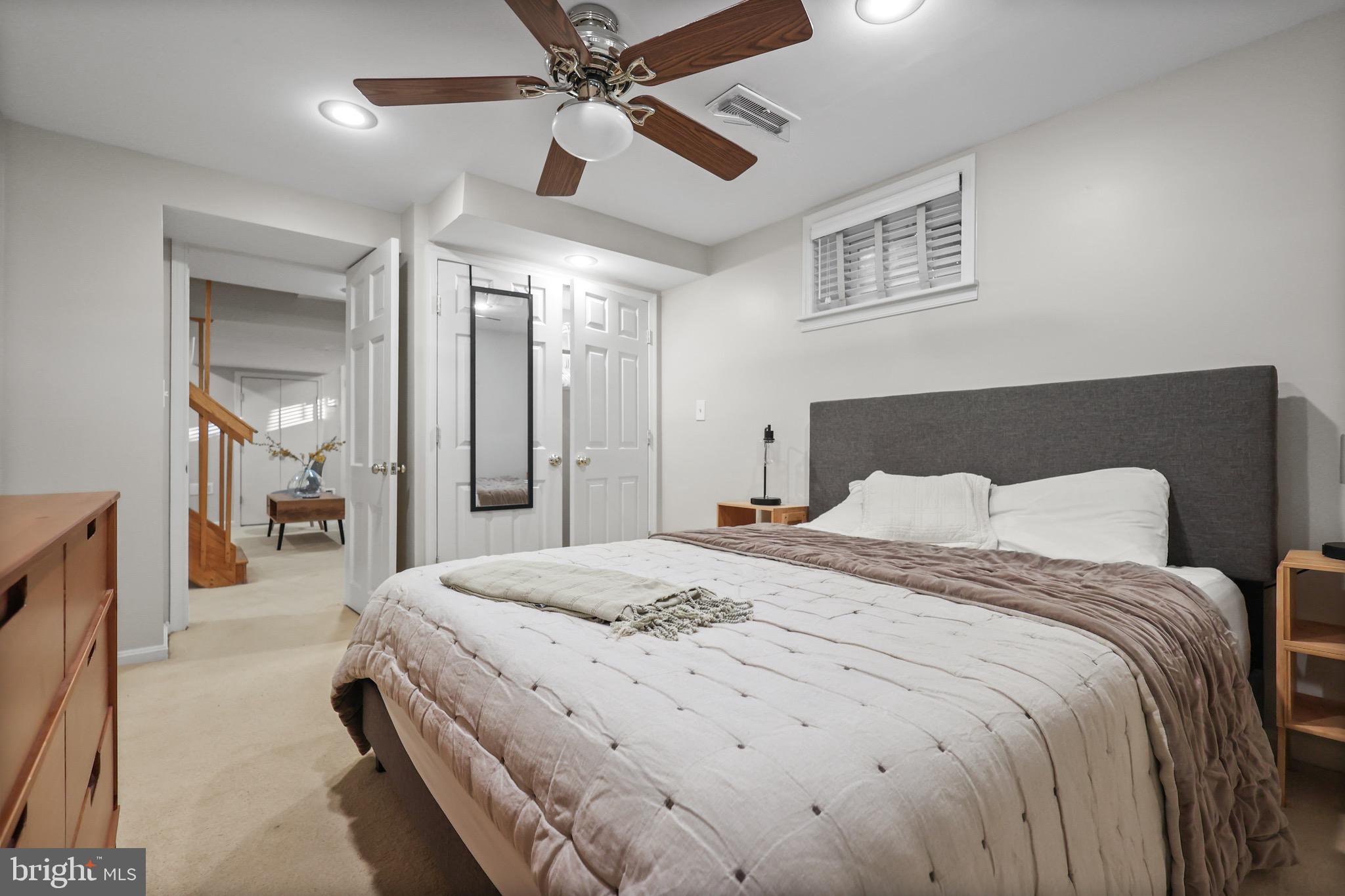 1233 S OAKCREST ROAD