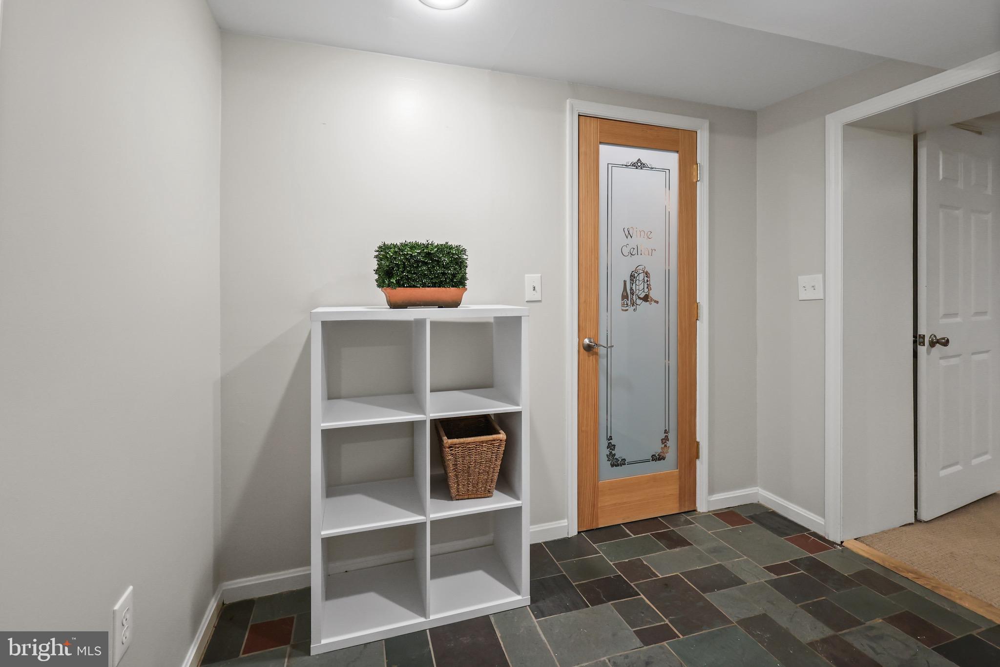 1233 S OAKCREST ROAD