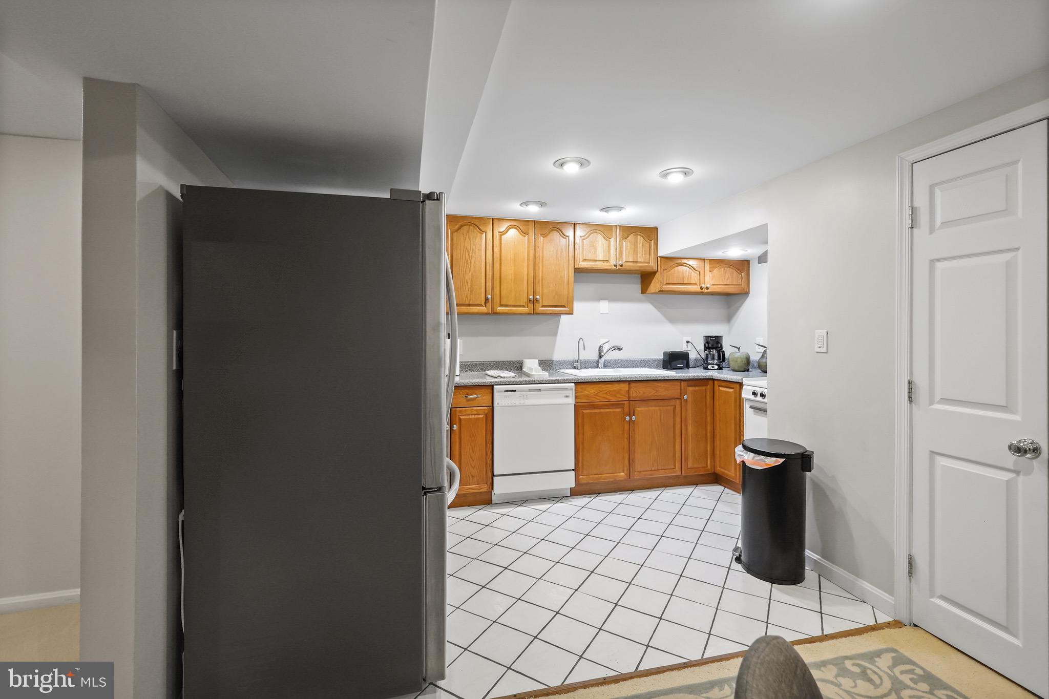 1233 S OAKCREST ROAD