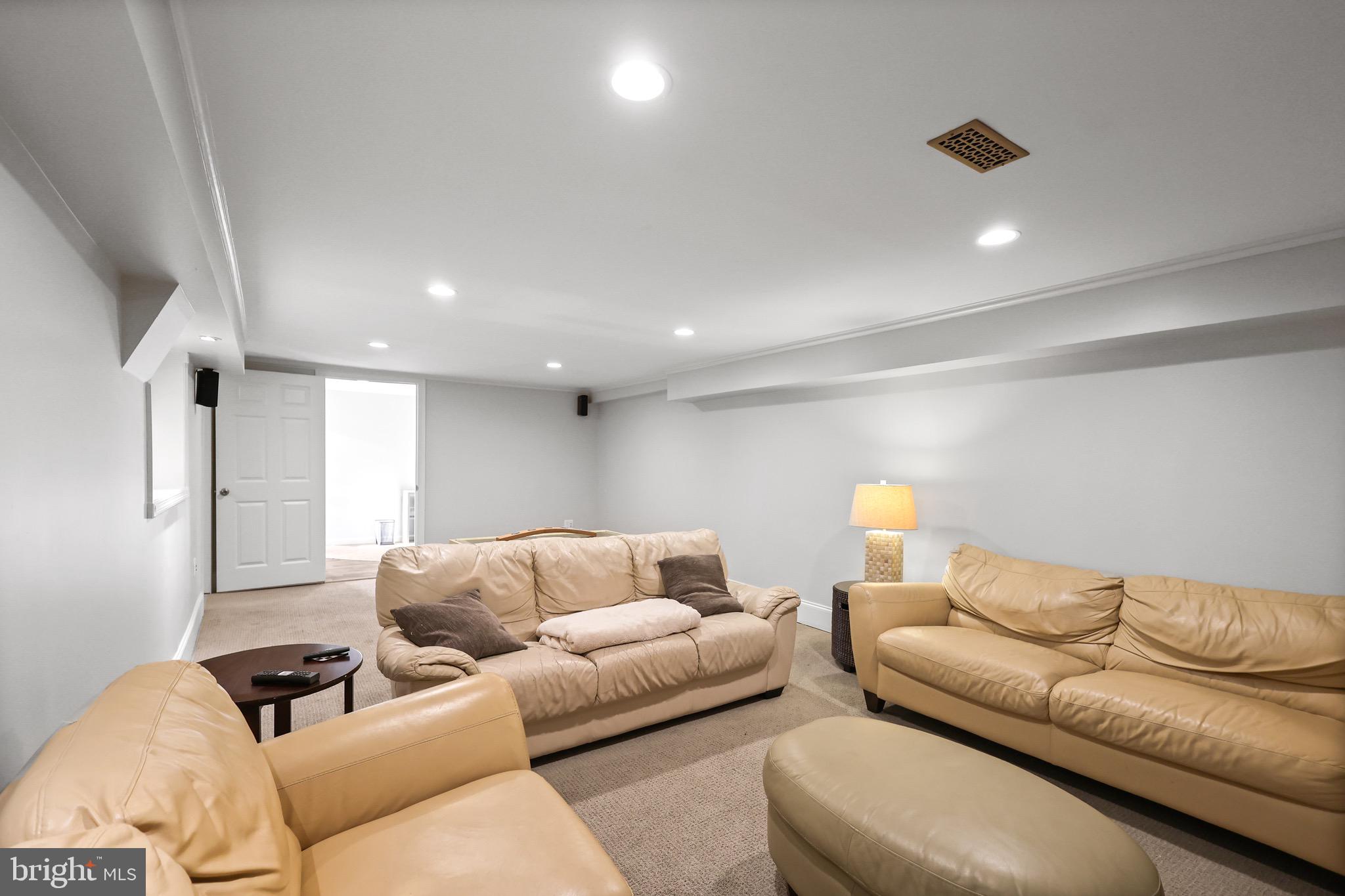 1233 S OAKCREST ROAD