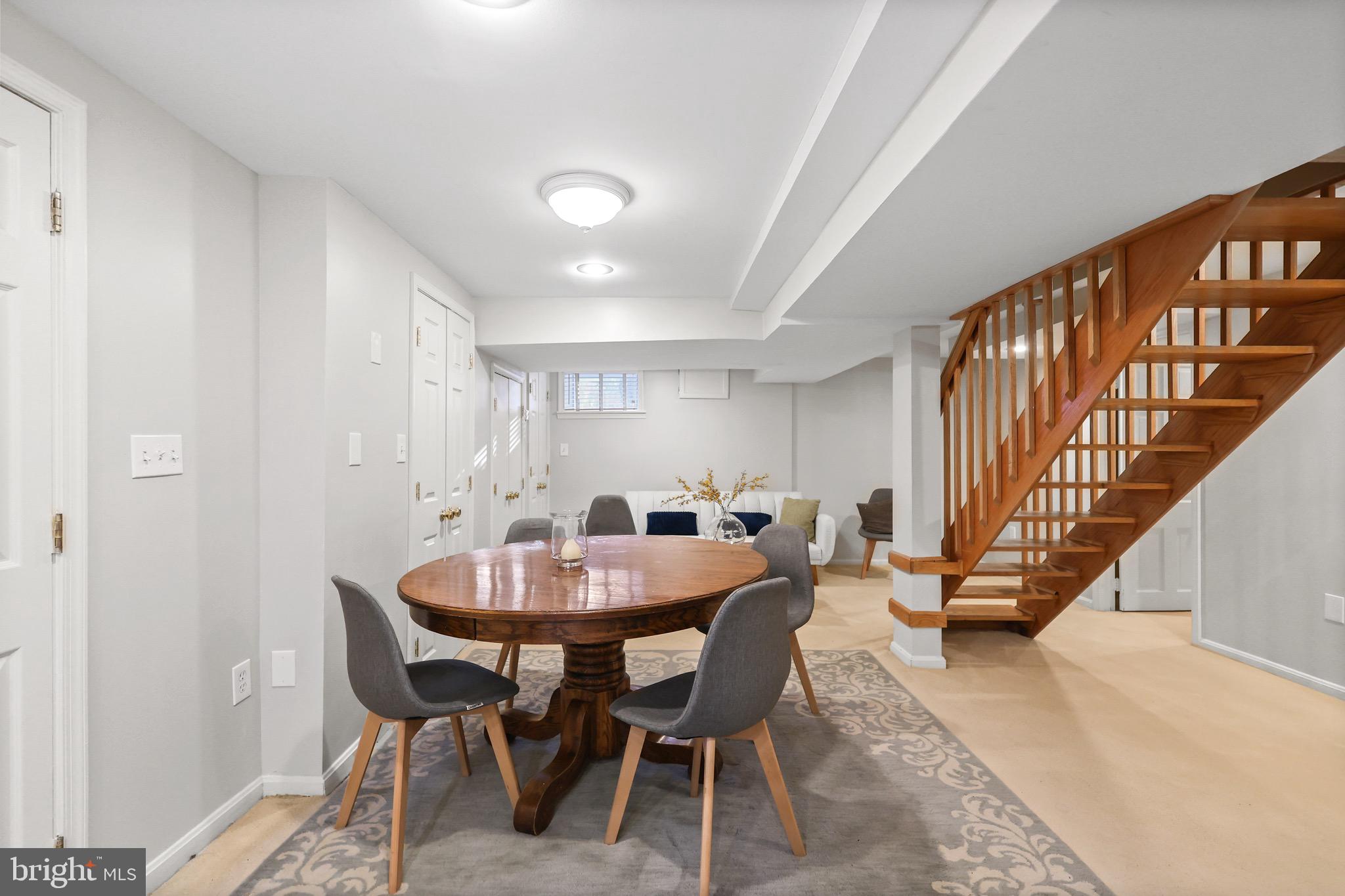 1233 S OAKCREST ROAD