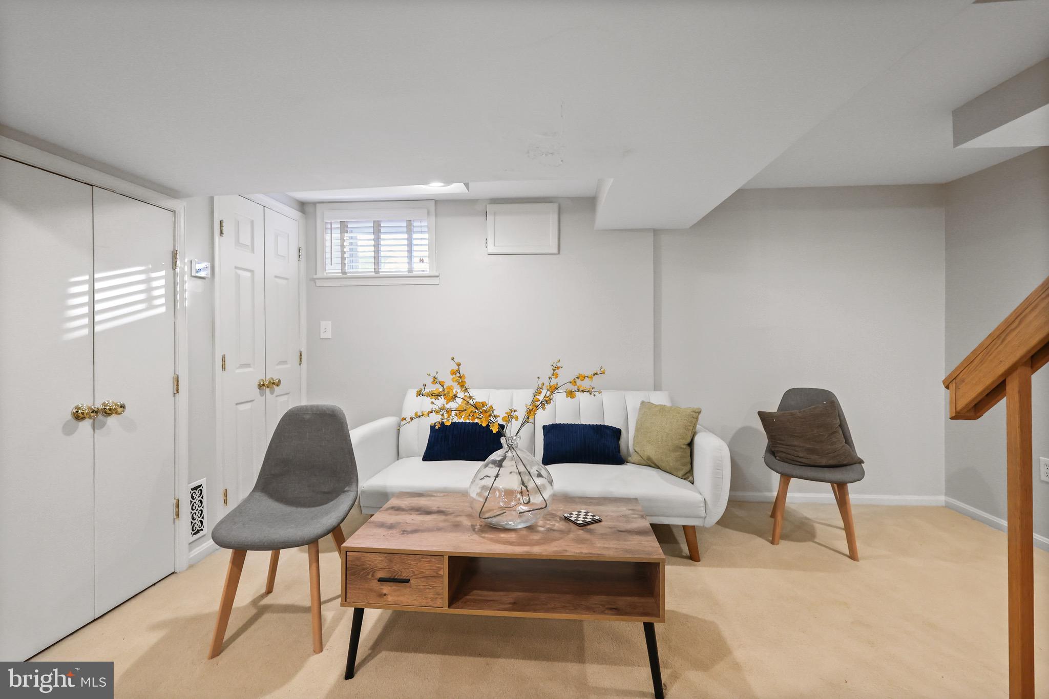 1233 S OAKCREST ROAD