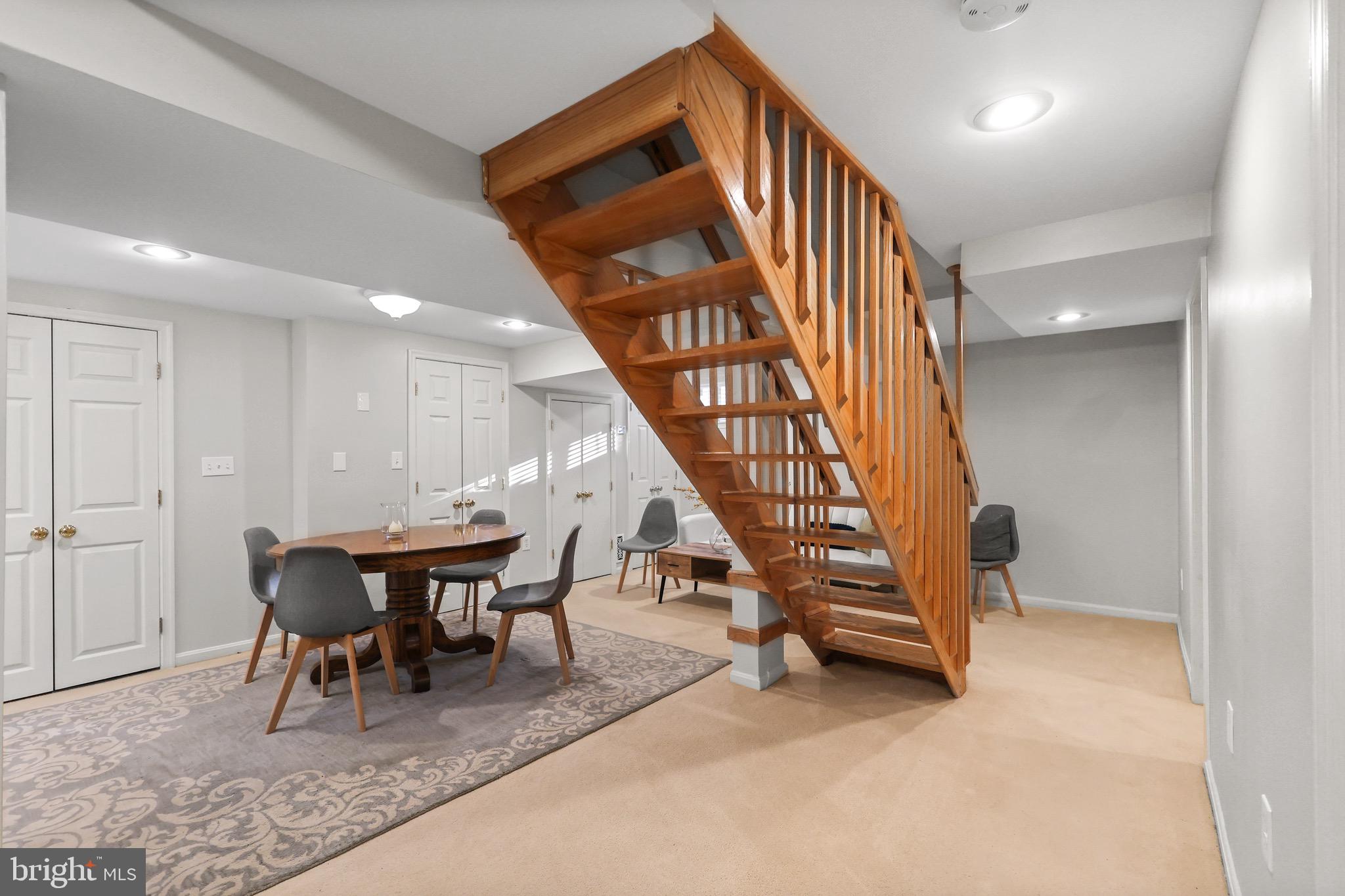 1233 S OAKCREST ROAD