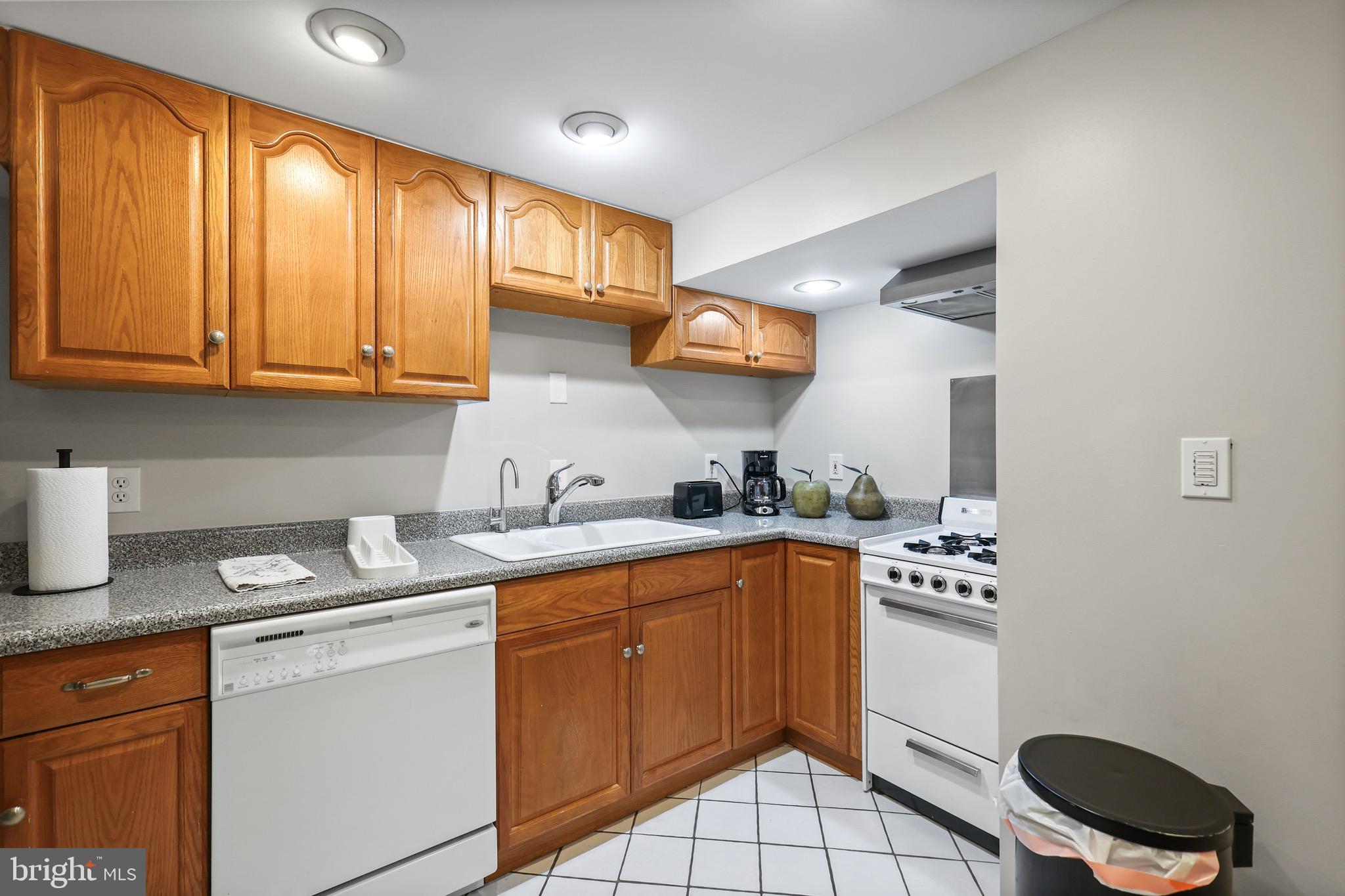 1233 S OAKCREST ROAD