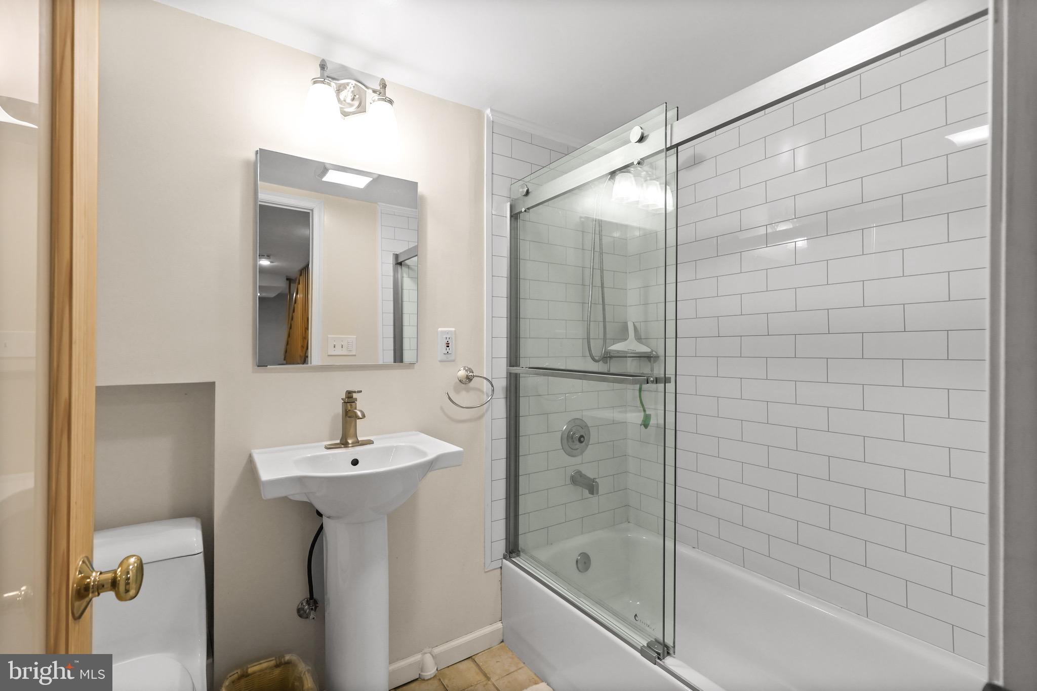 1233 S OAKCREST ROAD