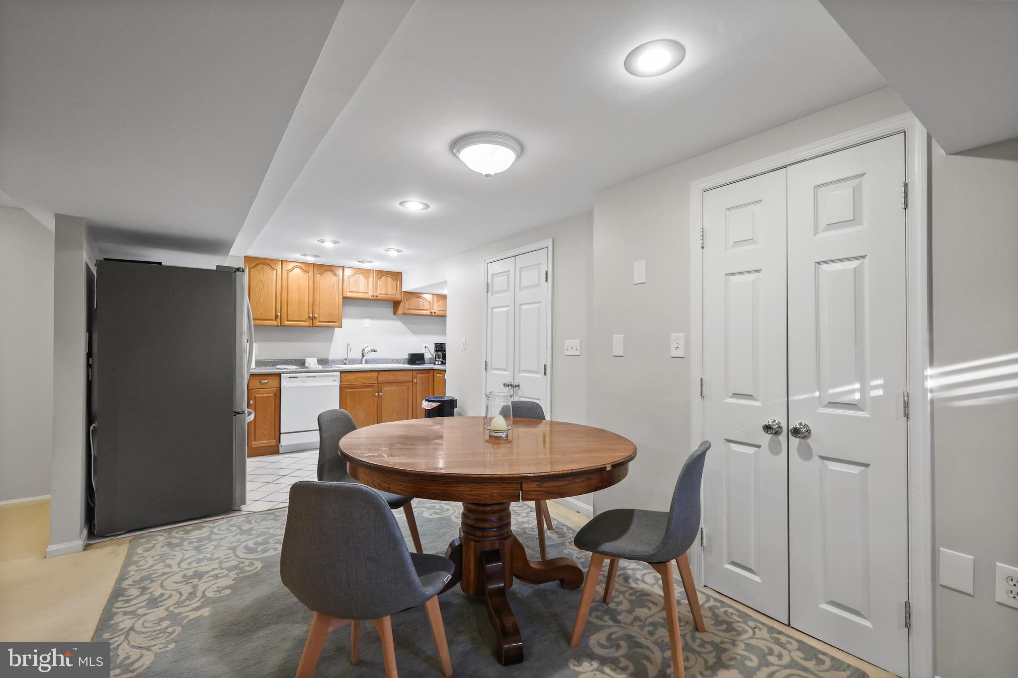 1233 S OAKCREST ROAD