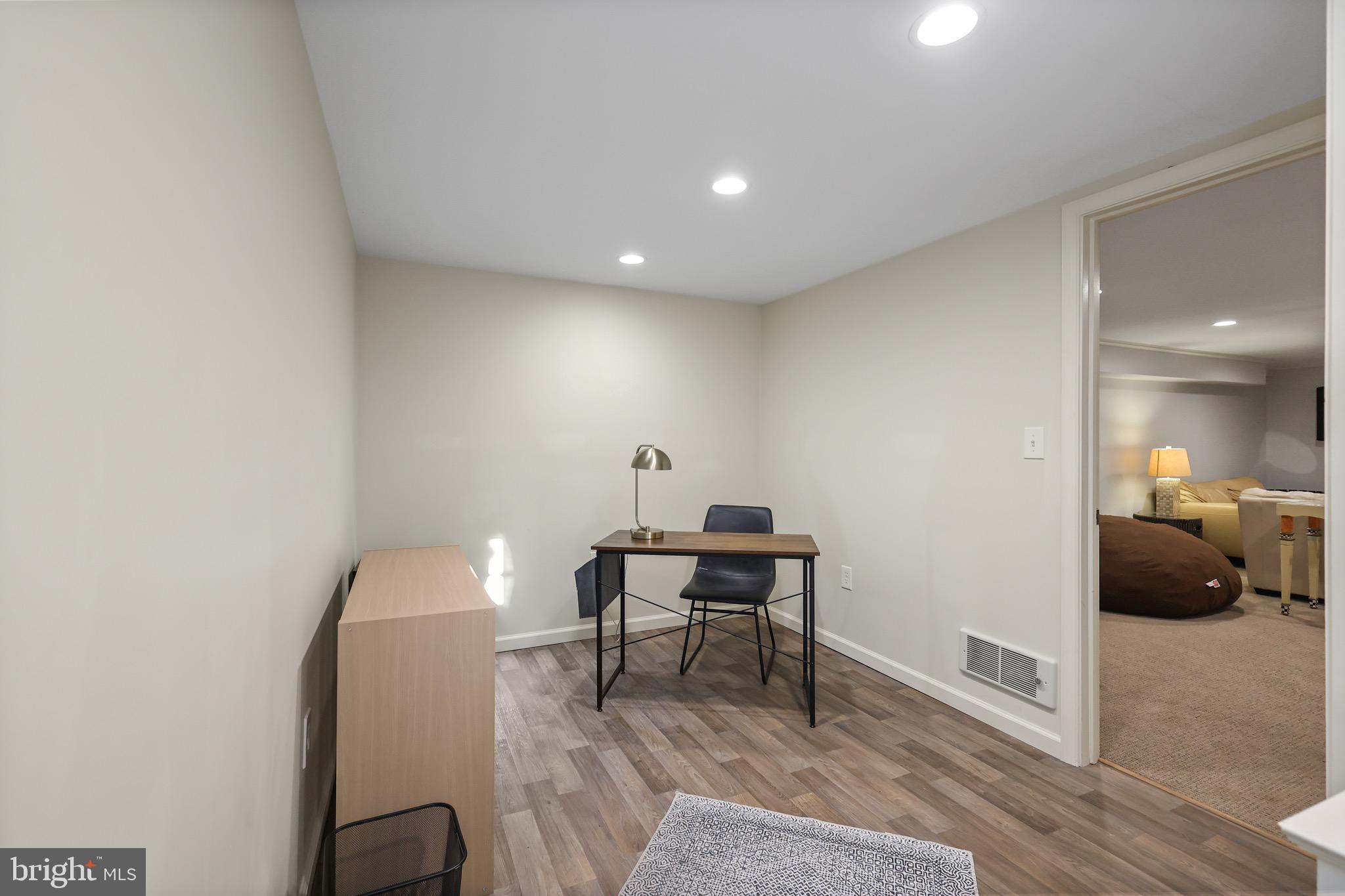 1233 S OAKCREST ROAD