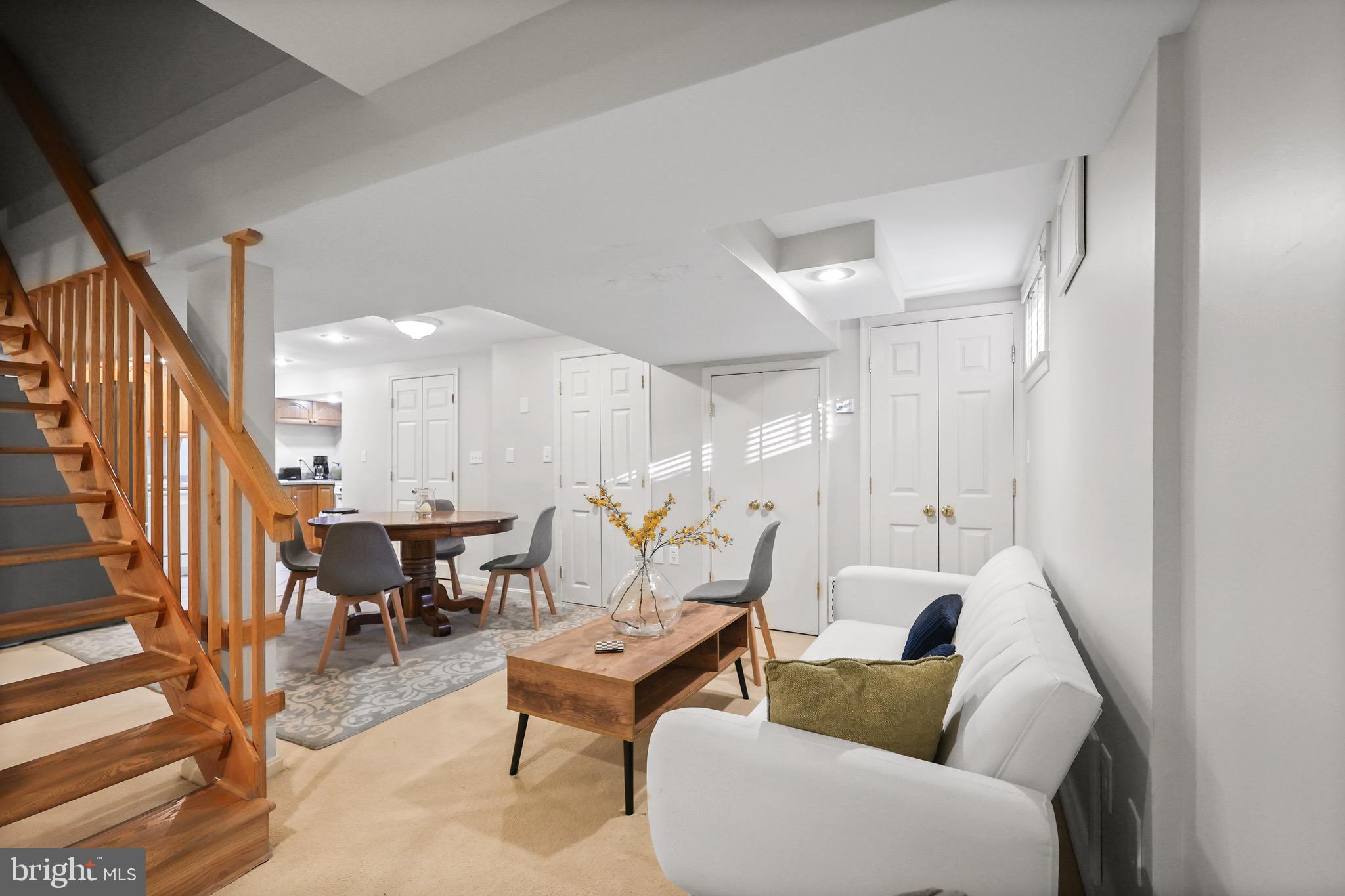 1233 S OAKCREST ROAD