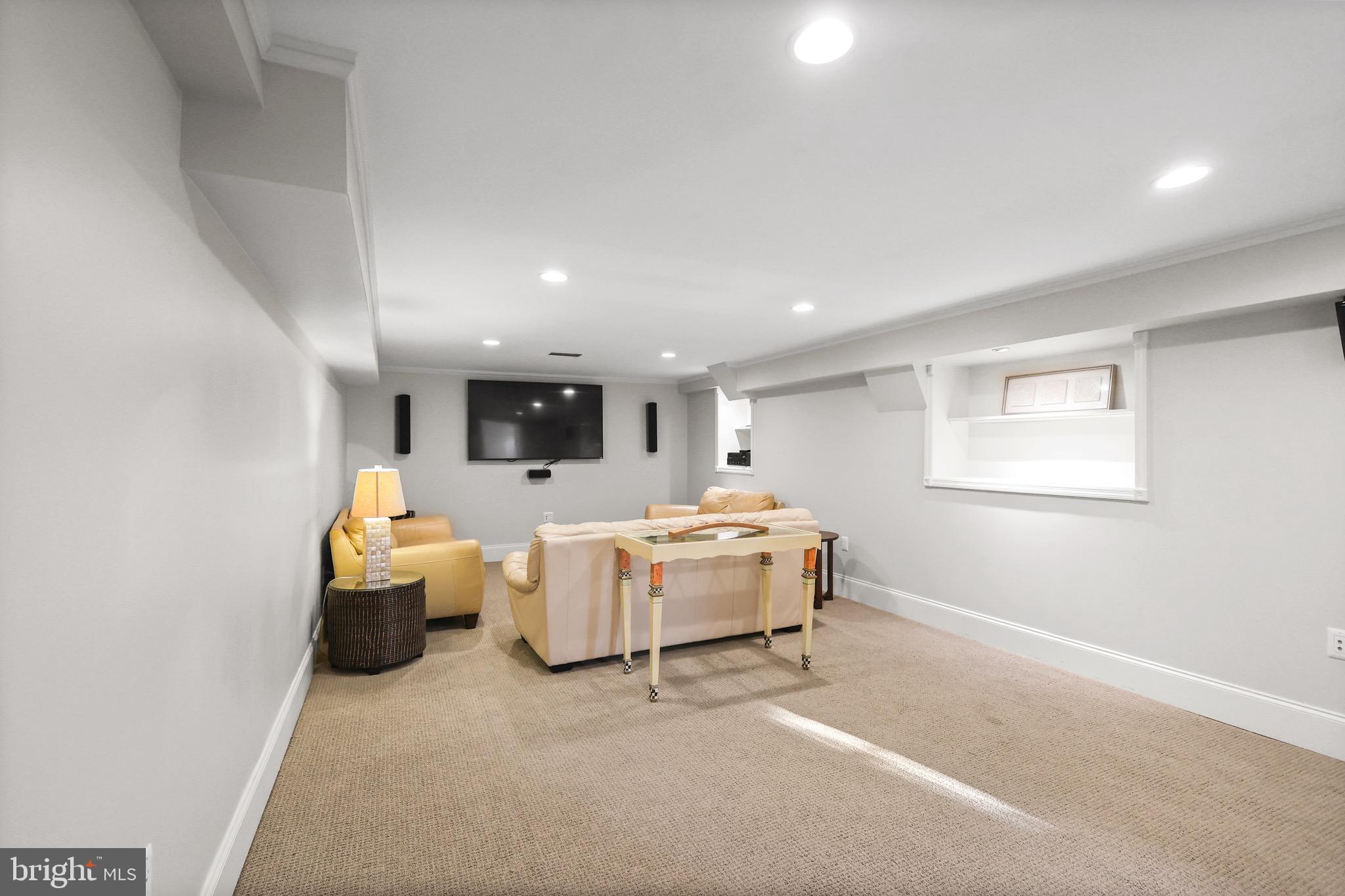 1233 S OAKCREST ROAD