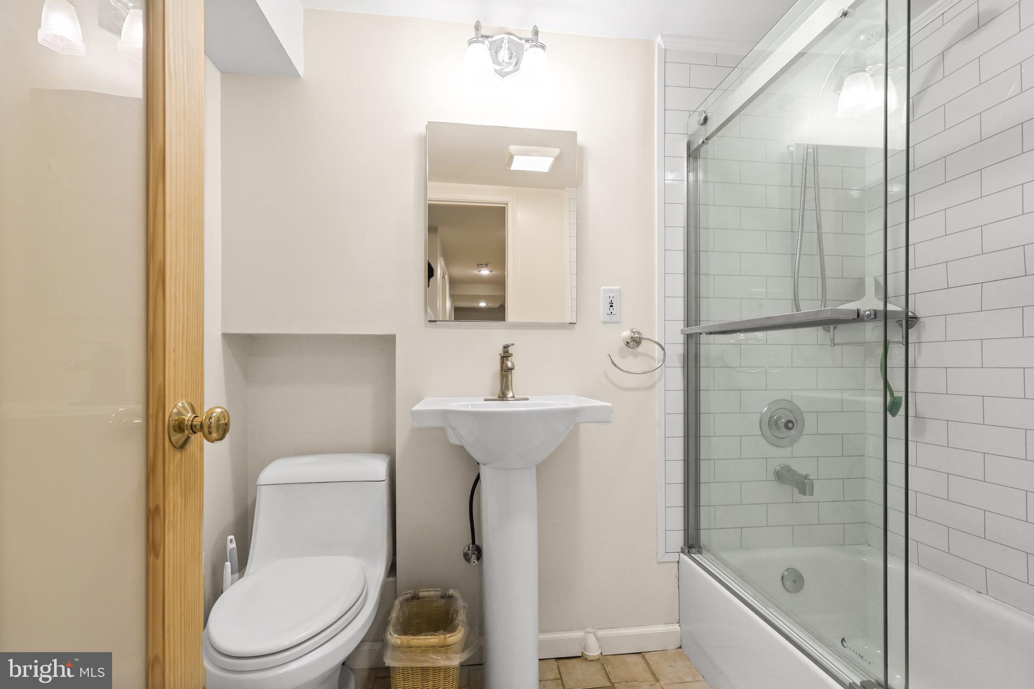 1233 S OAKCREST ROAD