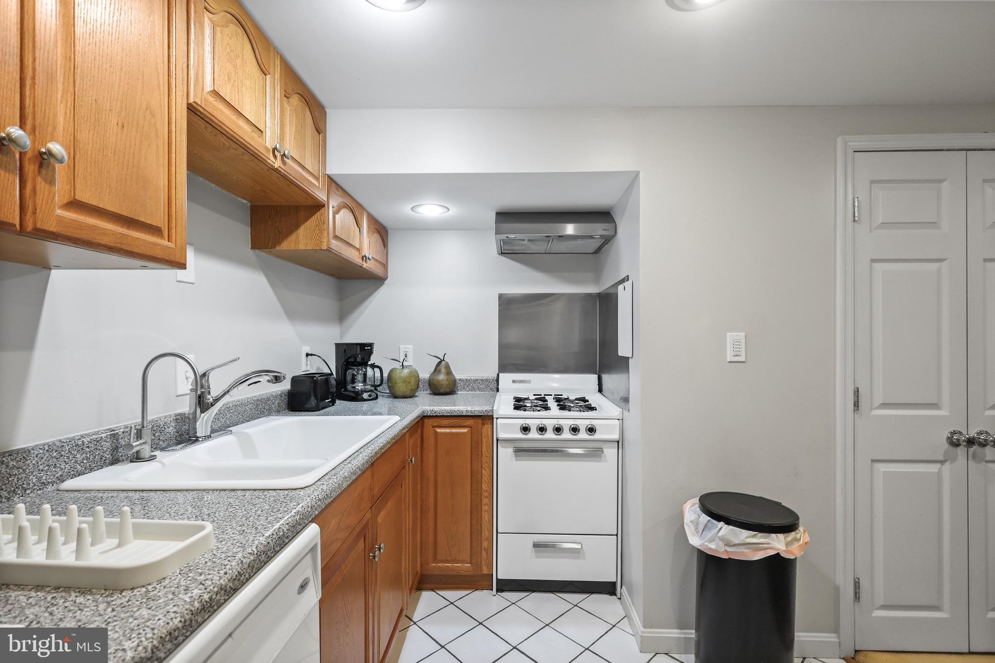 1233 S OAKCREST ROAD