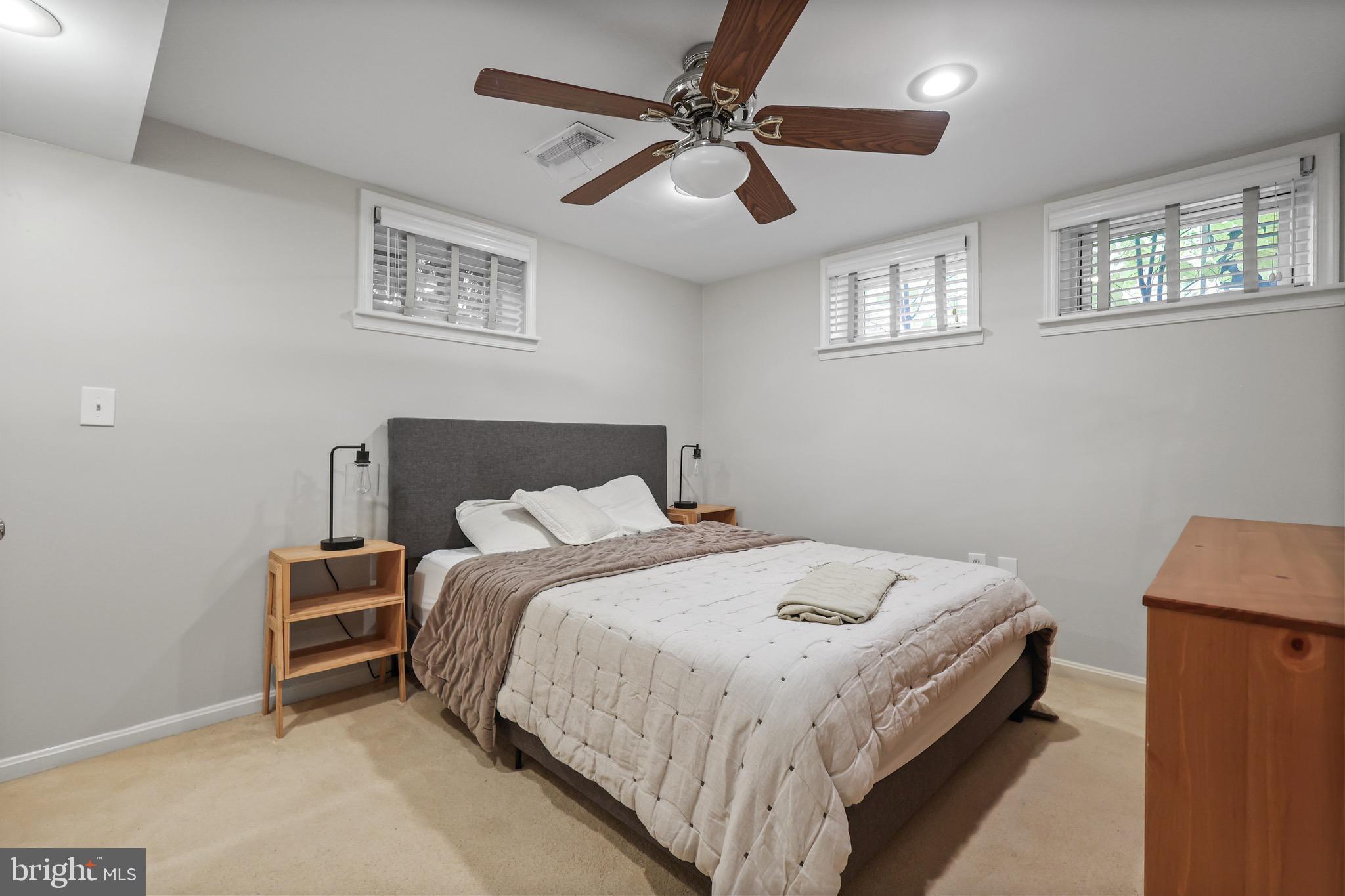 1233 S OAKCREST ROAD