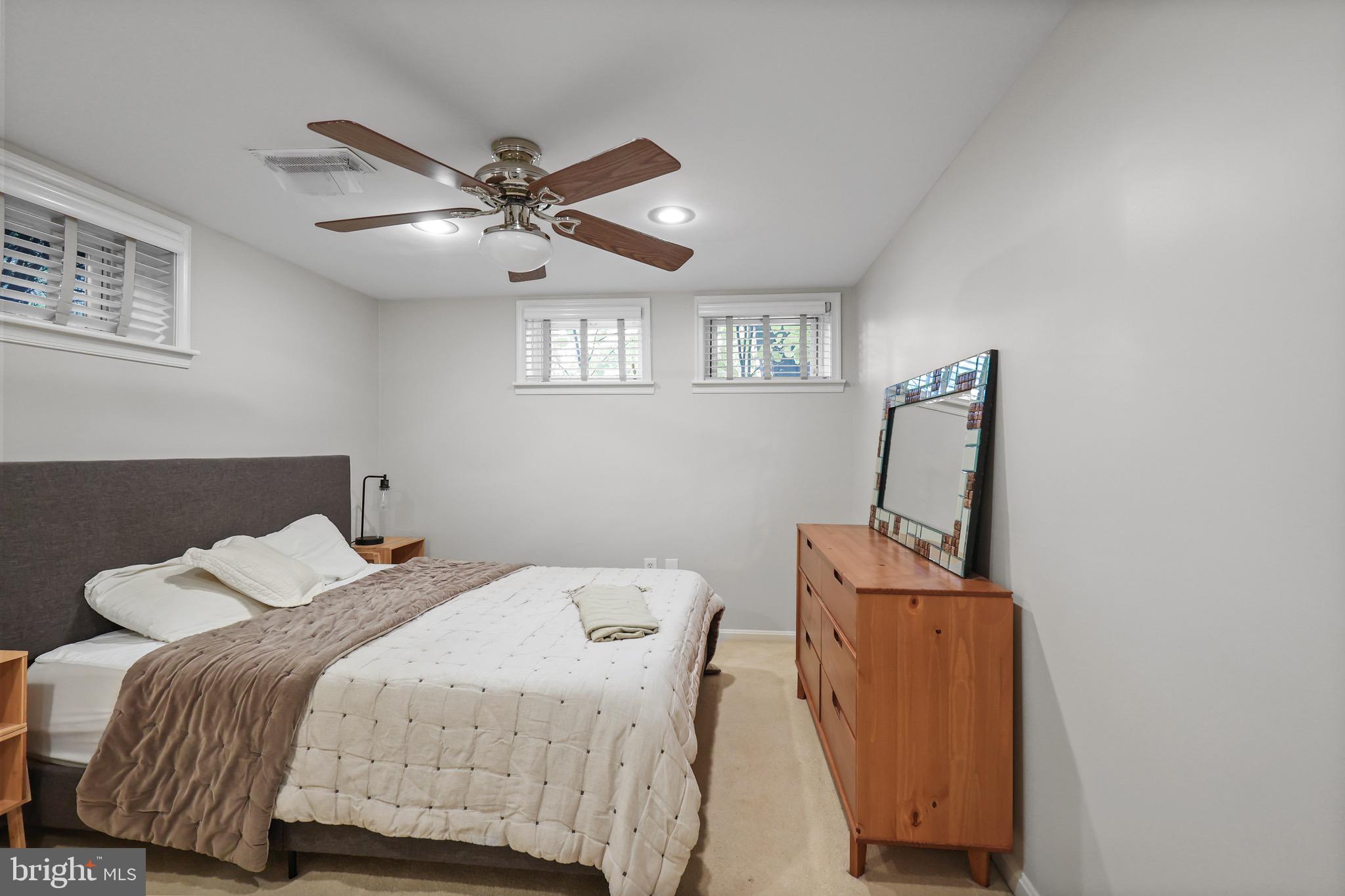 1233 S OAKCREST ROAD