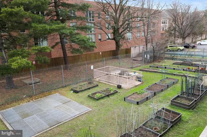 4141 N HENDERSON ROAD 322