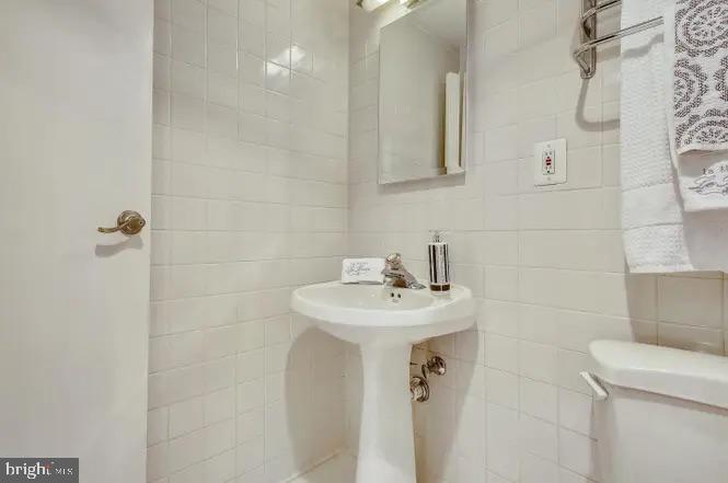 4141 N HENDERSON ROAD 322