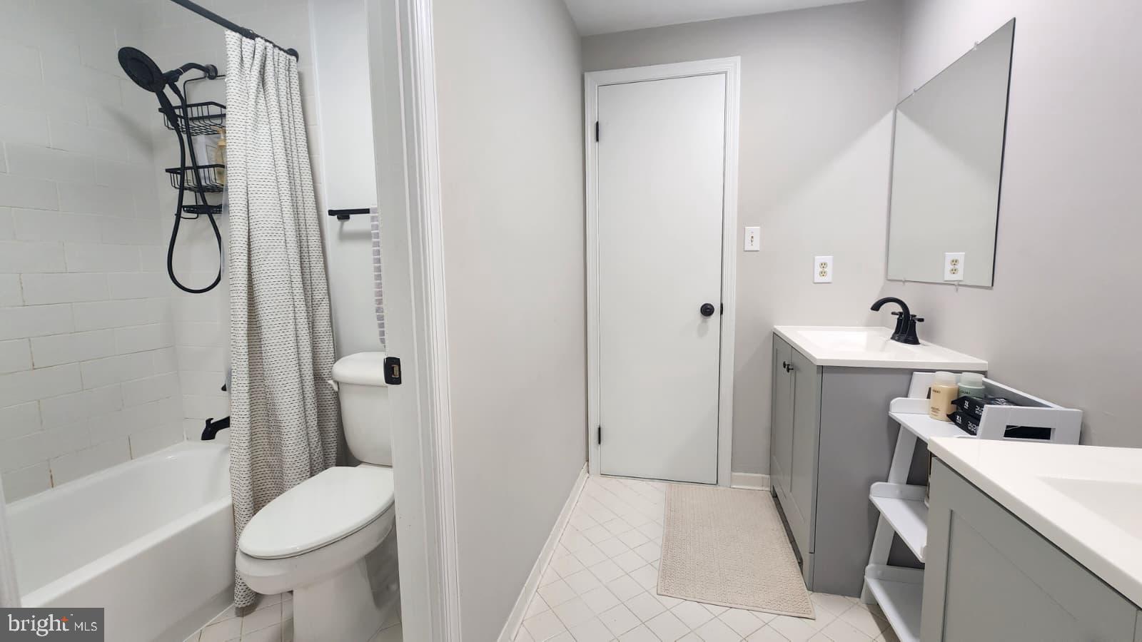 2113 N MONROE STREET N 4