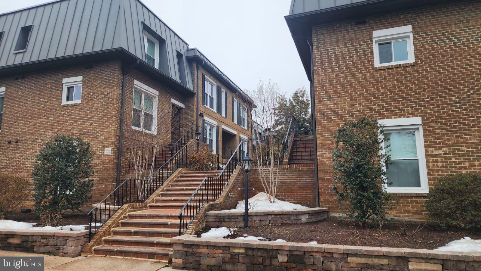 2113 N MONROE STREET N 4