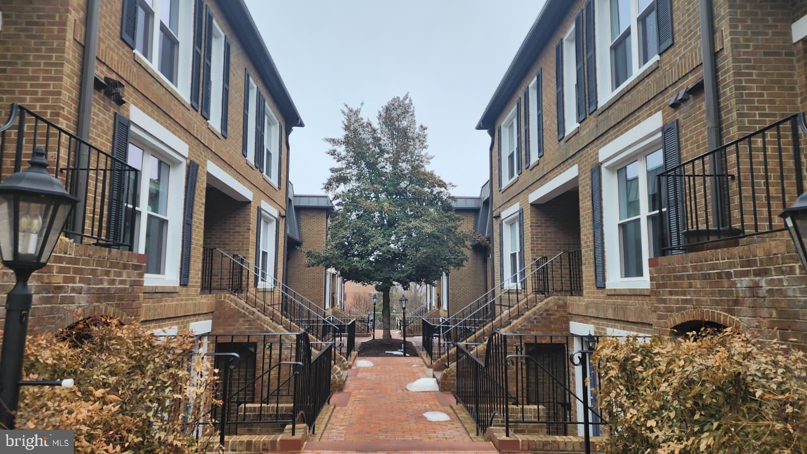 2113 N MONROE STREET N 4