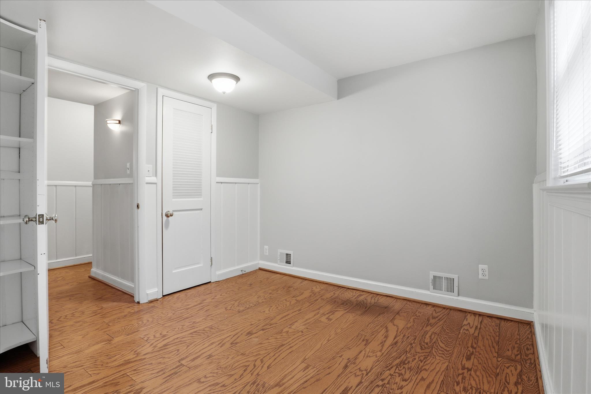 3936 N WAKEFIELD STREET