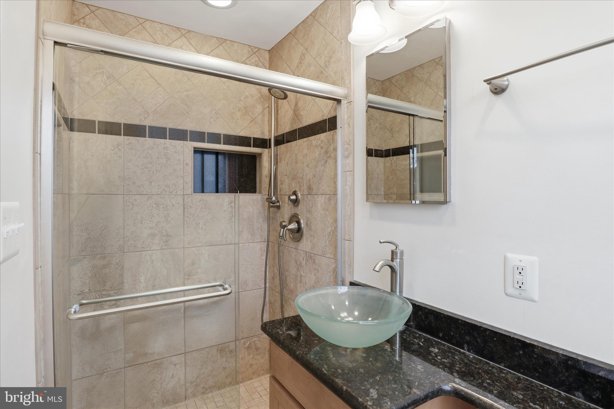 3936 N WAKEFIELD STREET