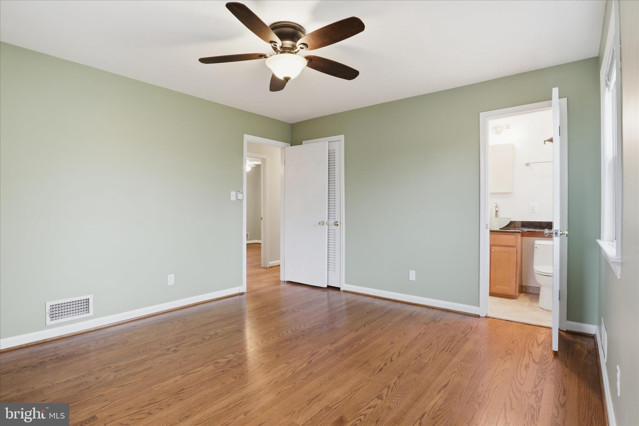 3936 N WAKEFIELD STREET