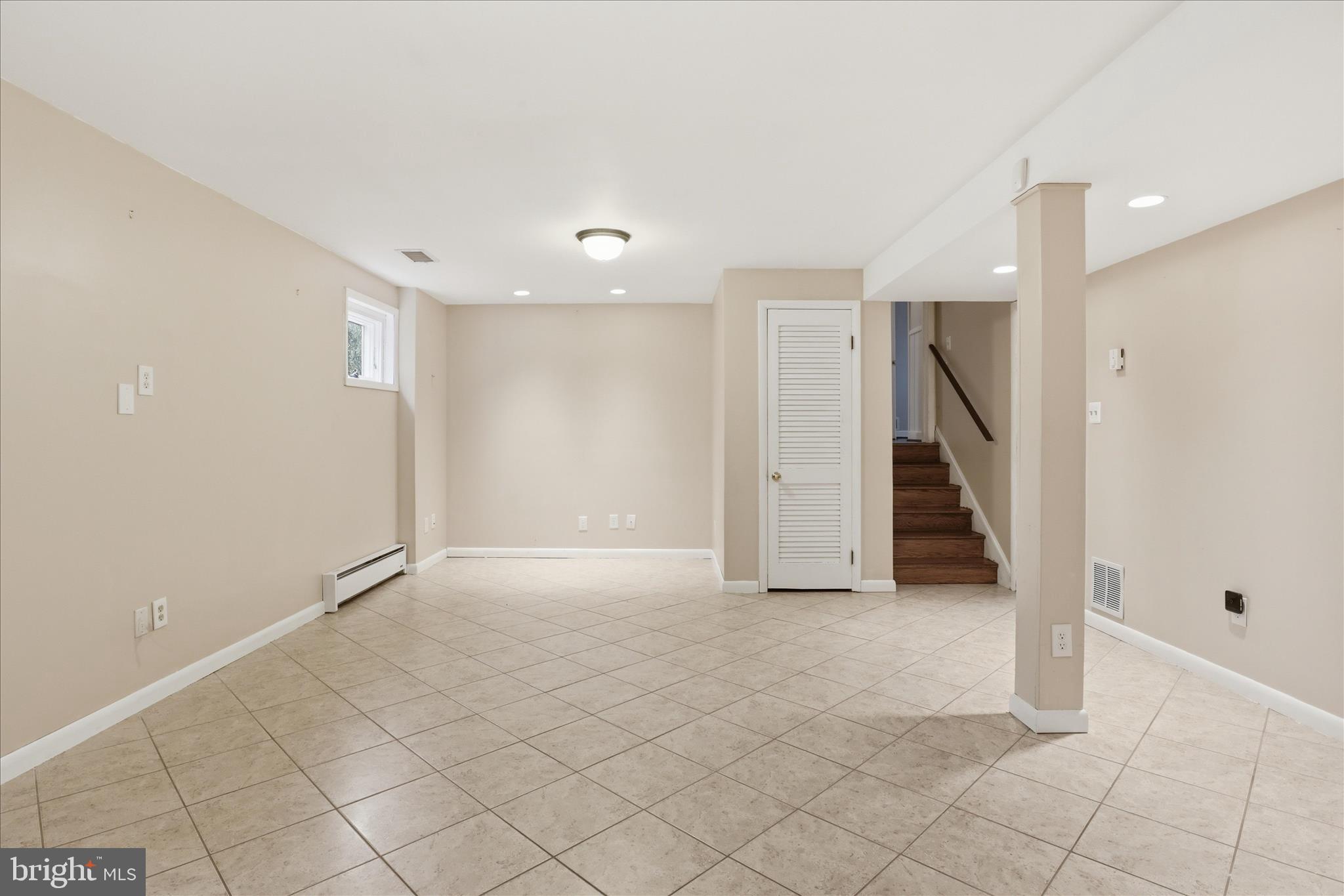 3936 N WAKEFIELD STREET