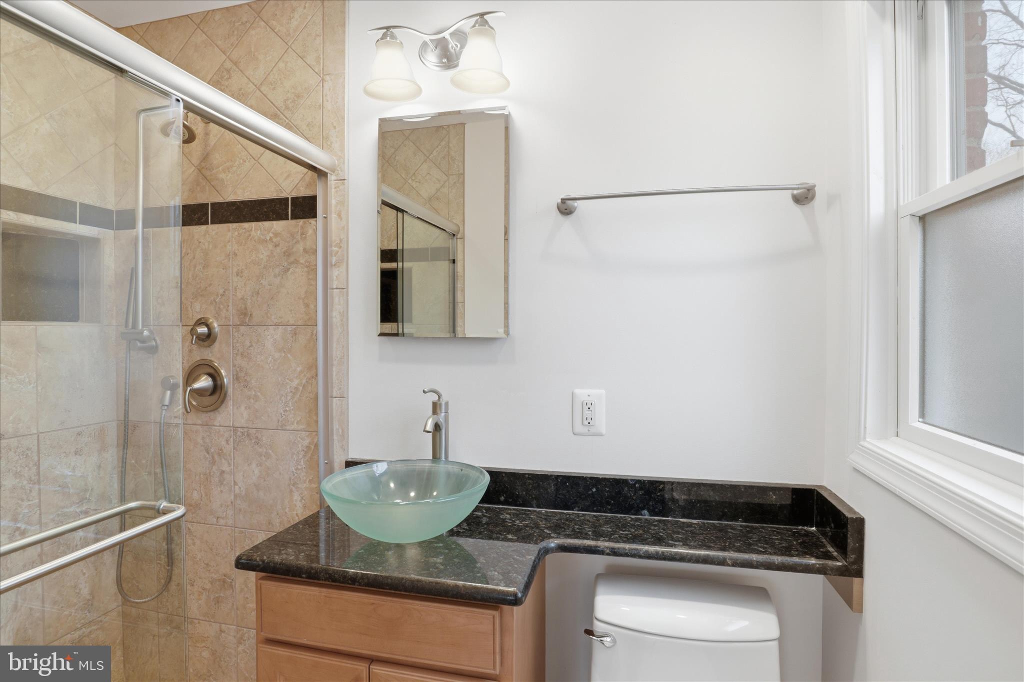 3936 N WAKEFIELD STREET