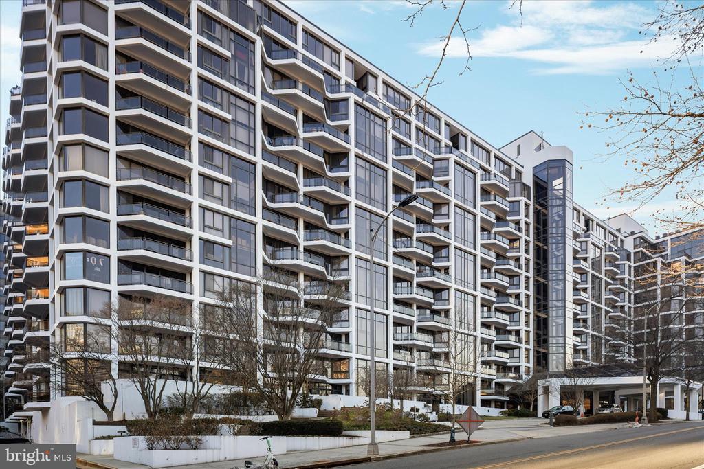 1530 KEY BOULEVARD 401